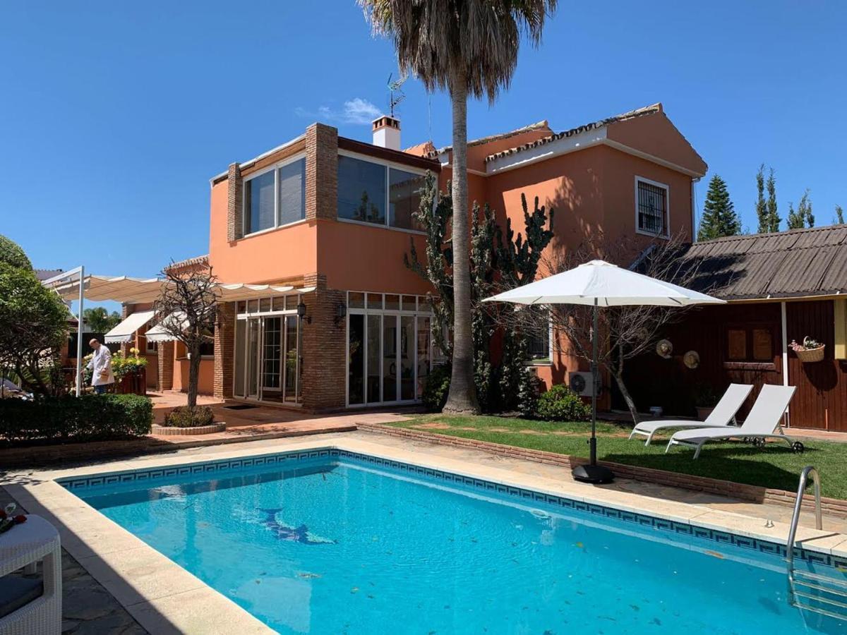 Chalet con piscina a 50 m de la playa . Marbella Exterior foto
