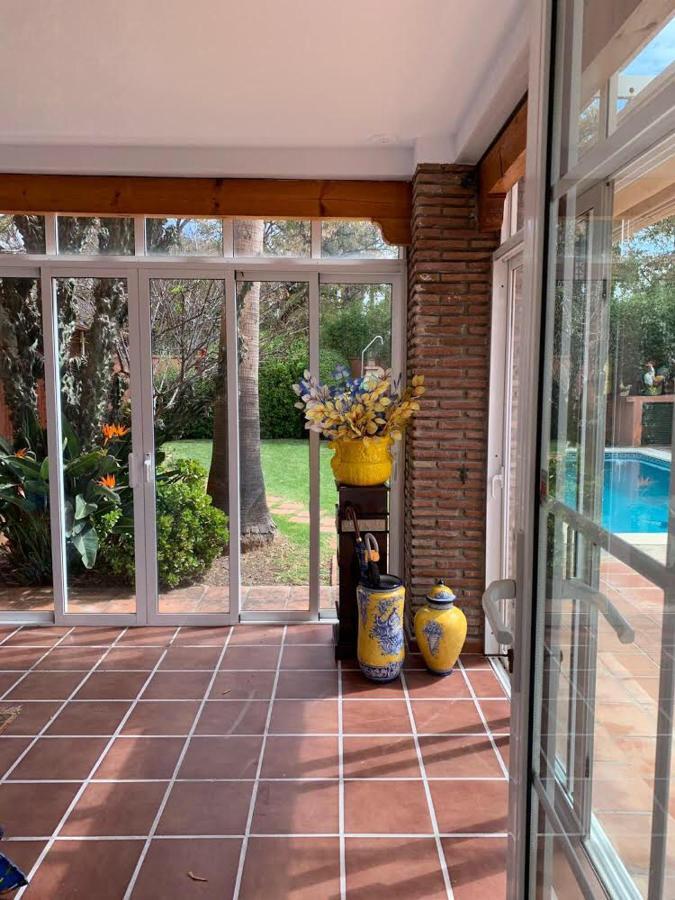 Chalet con piscina a 50 m de la playa . Marbella Exterior foto