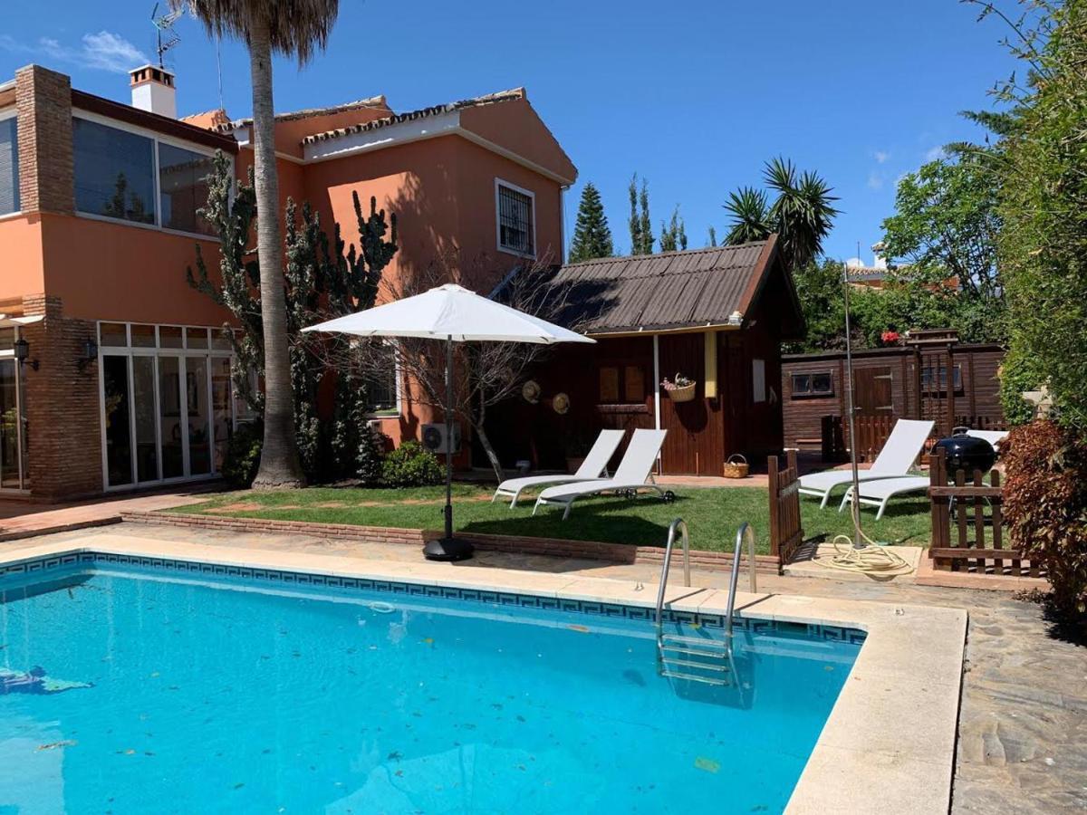 Chalet con piscina a 50 m de la playa . Marbella Exterior foto