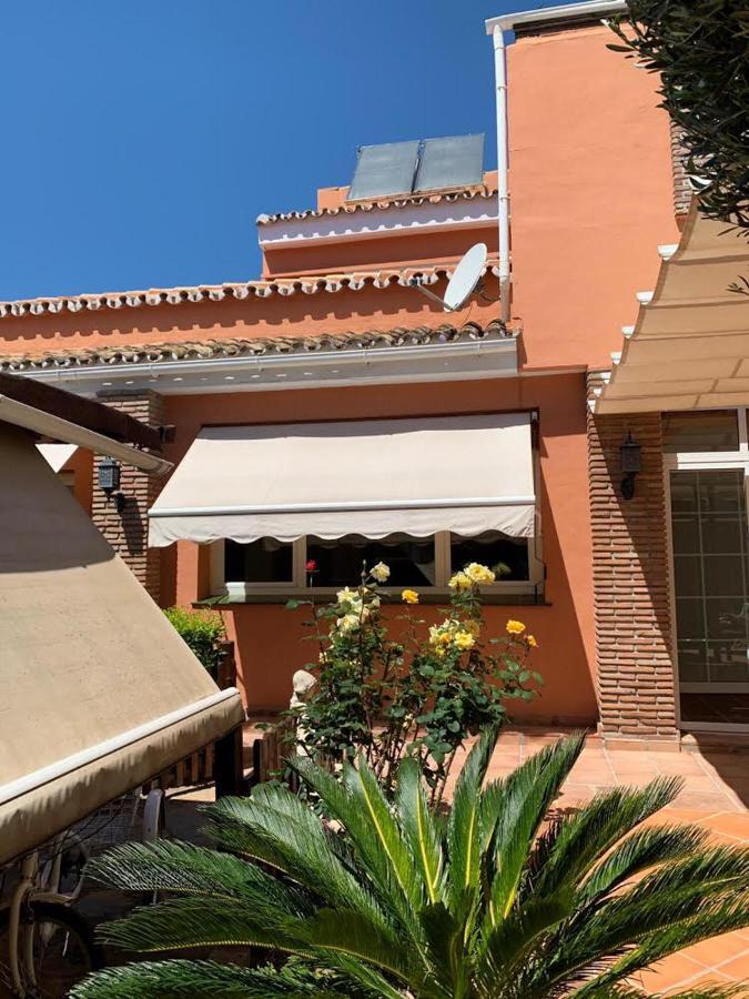 Chalet con piscina a 50 m de la playa . Marbella Exterior foto